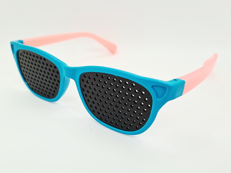 Foto mediana del modelo 302Kids - Visiontrainer: Lentes reticulares, estenopeicos, anteojos, ejercicios visuales.