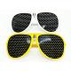 Foto chica del modelo 8387 - Visiontrainer: Lentes reticulares, estenopeicos, anteojos, ejercicios visuales.